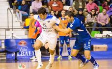El UMA Antequera recibe tres goles en un minuto y pierde ante un rival directo
