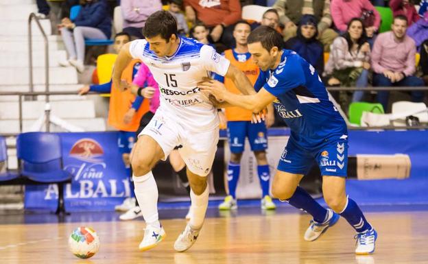 El UMA Antequera recibe tres goles en un minuto y pierde ante un rival directo