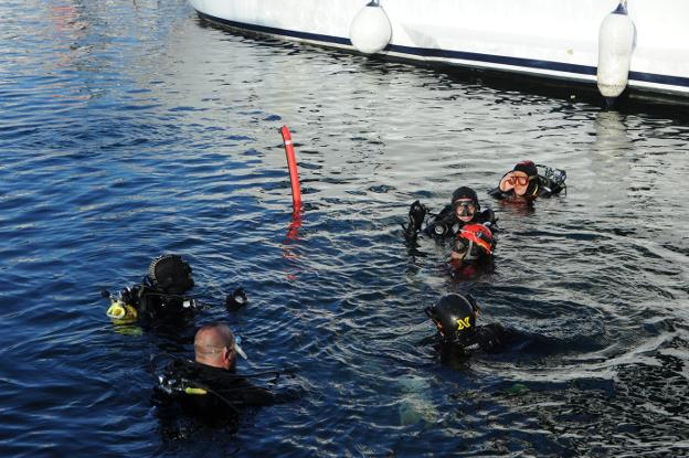Marbella reúne a bomberos de todo el país para reivindicar las unidades de rescate subacuático