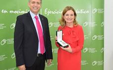 El Colegio de Fisioterapeutas de Andalucía entrega su Medalla de Honor a la Consejera de Salud