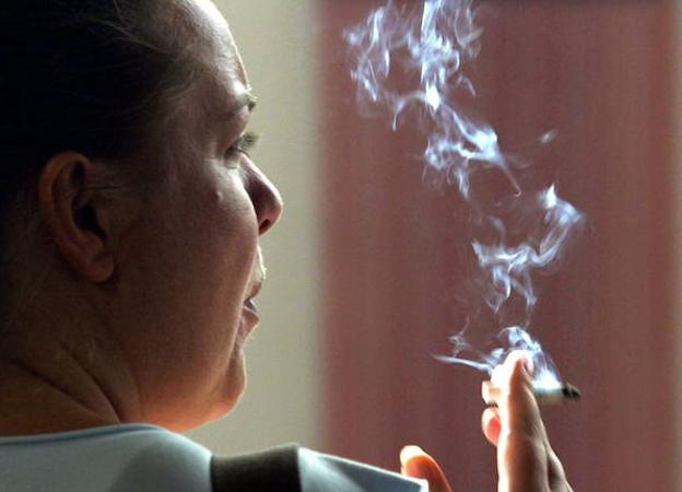 Los oncólogos alertan del aumento del cáncer de pulmón en las mujeres por el tabaco