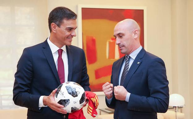 Rubiales: «Tenemos que agradecer a Sánchez el paso que ha dado por el fútbol»