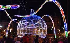 Fuengirola comienza la Navidad con un récord de puntos de luz en su alumbrado