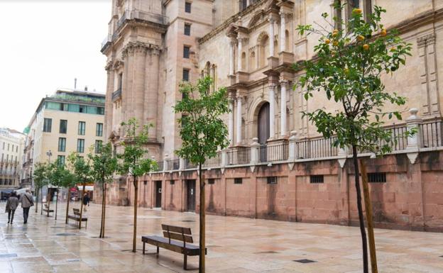 El nuevo recorrido oficial implicará la supresión de 13 naranjos en la calle Postigo de los Abades