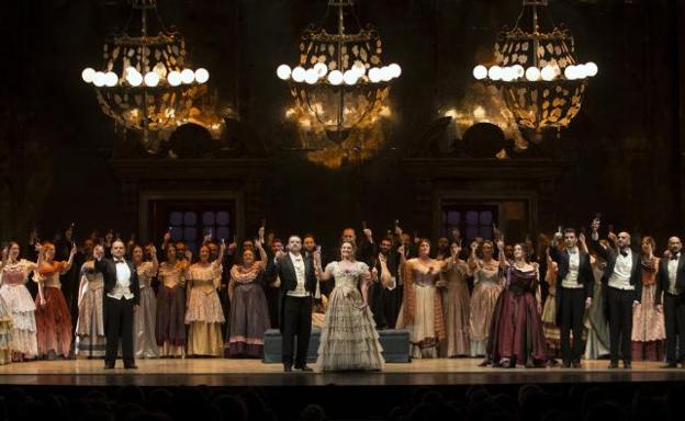 Un brindis por el inicio de la temporada lírica con 'La traviata'
