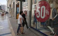 La Junta rechaza la libertad horaria, pero los comercios podrán abrir los domingos en verano