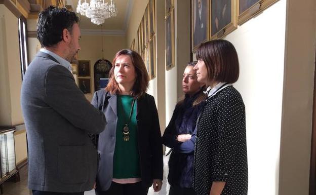 La comisión de Derechos Sociales condena las agresiones a la edil Martín Rojo ayer