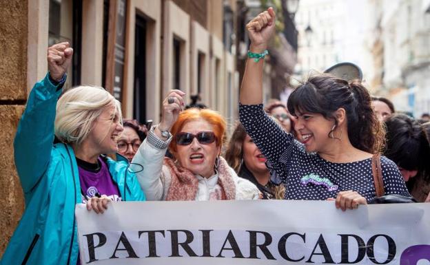 Teresa Rodríguez acusa a Pablo Casado de venir a Andalucía a «plantar xenofobia y racismo»