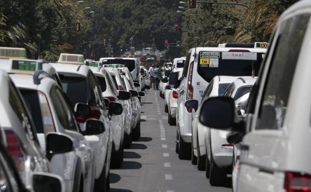 Los taxistas meten presión al Ayuntamiento de Málaga para que regule los VTC