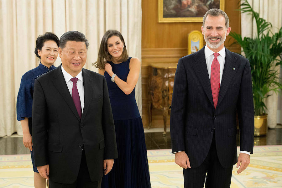 El recibimiento de los Reyes al presidente Xi Jinping y su esposa chino