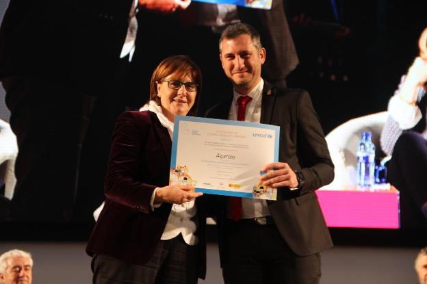 ALGARROBO Y VÉLEZ-MÁLAGA, PREMIADAS POR UNICEF