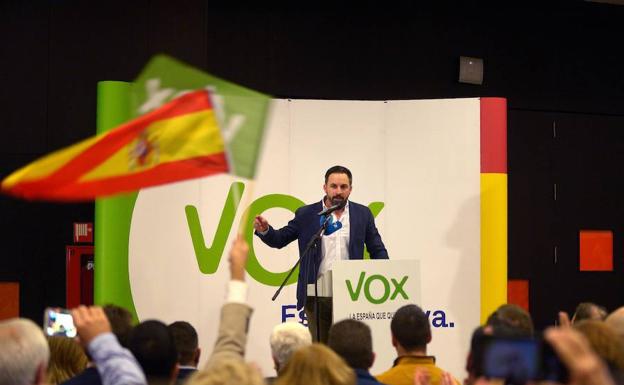 La extrema derecha vuelve a un parlamento democrático en España cuatro décadas después