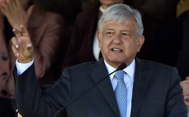 El presidente de México inaugura su mandato con protestas en la calle