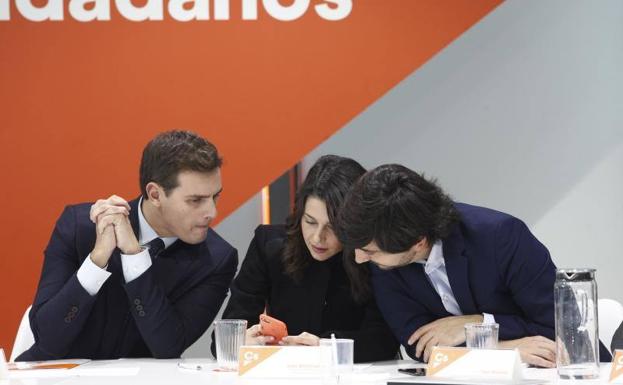 Ciudadanos se debate en la duda de pactar con Vox