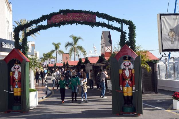 Puerto Banús abre un mercado de Navidad en el Muelle de Ribera