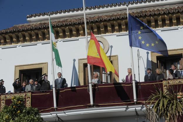Marbella apela al espíritu de «unidad» de la Constitución frente a los «extremos y la radicalidad»