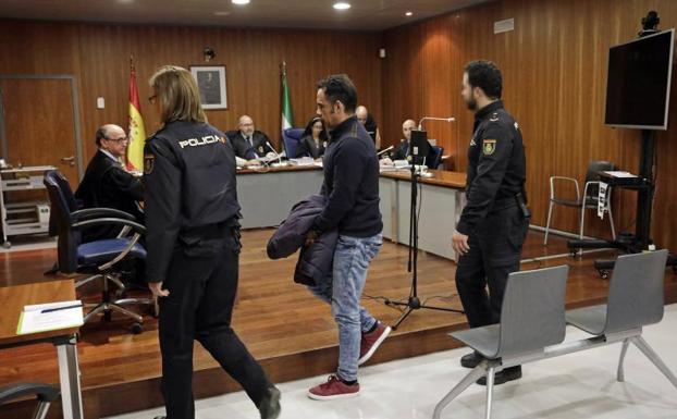 Condenado a 25 años de cárcel el profesor que abusó de cinco niñas en Torre del Mar