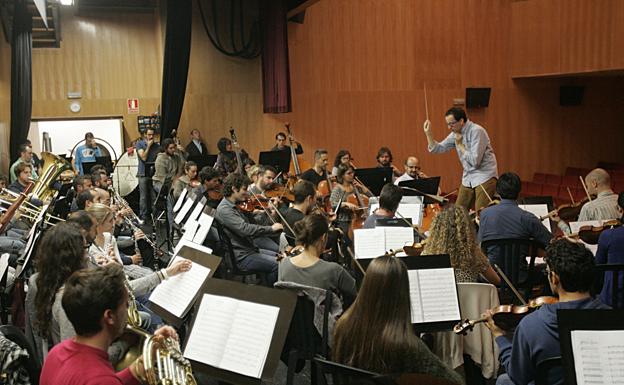 La Orquesta Sinfónica de Málaga arropará a Raphael en la presentación de su nuevo disco 'REsinphónico'