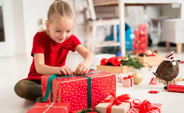 Cuántos regalos debe recibir un niño por Navidad?