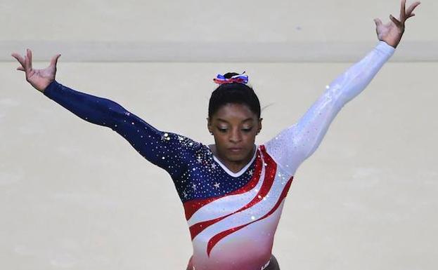 Biles toma medicamentos contra la ansiedad por los abusos de Nassar