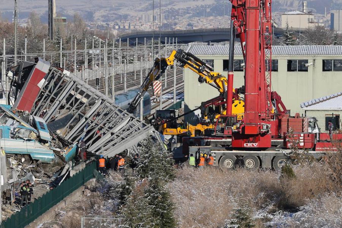 El accidente de tren en Ankara, en imágenes