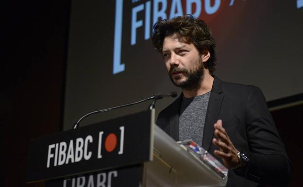 Álvaro Morte, Premio de Honor FIBABC por su célebre personaje de 'La Casa de Papel'