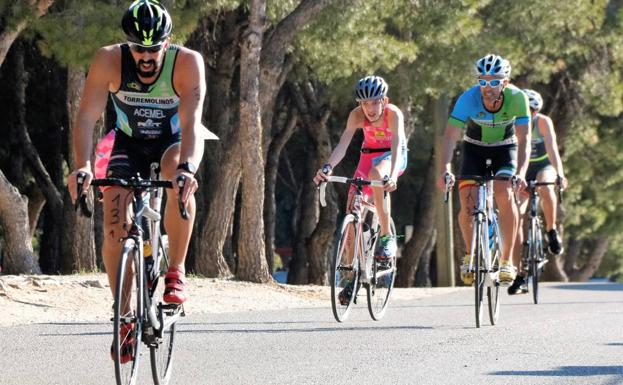 Daniel Fortes y Nidia Ruiz, vencedores en la XXI Triatlon Indoor de Torremolinos