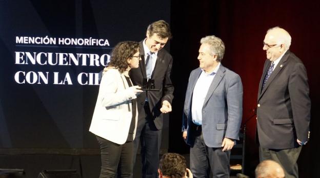 Mención al ciclo 'Encuentros con la Ciencia'