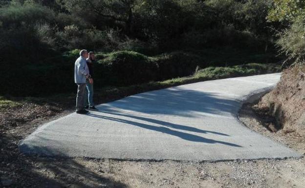 La Junta realiza obras de emergencia en un centenar de caminos rurales de Málaga y Sevilla