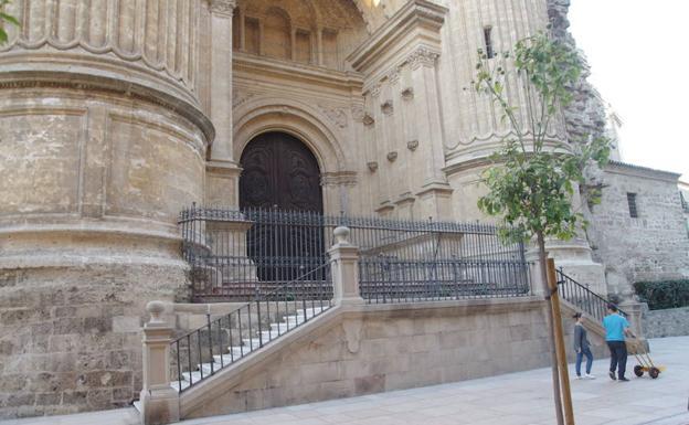 La Junta autoriza finalmente que las cofradías entren en la Catedral de Málaga por la puerta sur del crucero