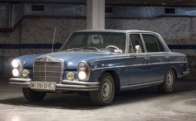 Vendido en 19.000 euros el Mercedes que usaron los Reyes en los años 70