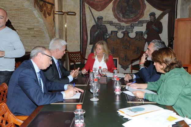 El Ayuntamiento de Marbella y los hoteleros irán de la mano en la promoción turística de la ciudad