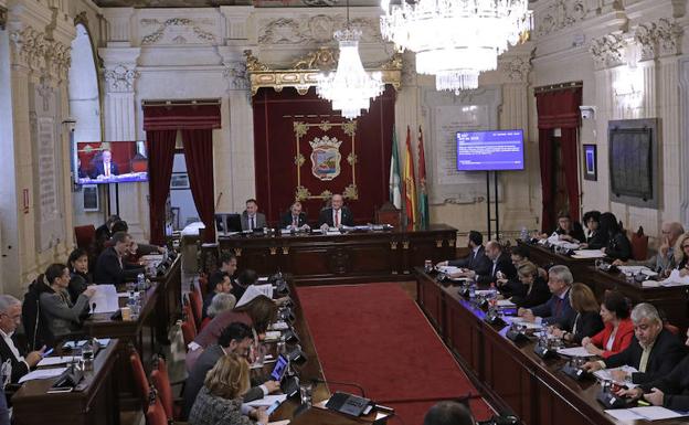 Pérez enzarza a De la Torre en un áspero debate sobre la «homófoba» UCAM