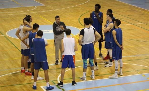El Marbella cierra 2018 como líder sólido en la EBA tras otro triunfo