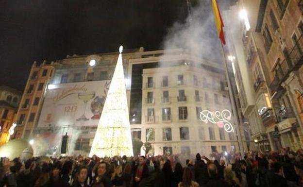 La plaza de la Constitución acoge el lunes la fiesta de Fin de Año municipal con 3.000 bolsas de uvas y cotillón