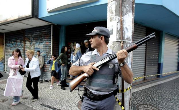 Una persecución por el robo de un móvil acaba con cuatro muertos en Río de Janeiro