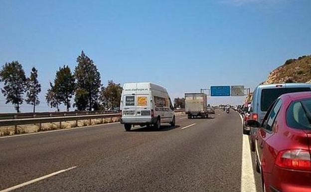 Fallece una motorista tras colisionar contra un coche en Benalmádena