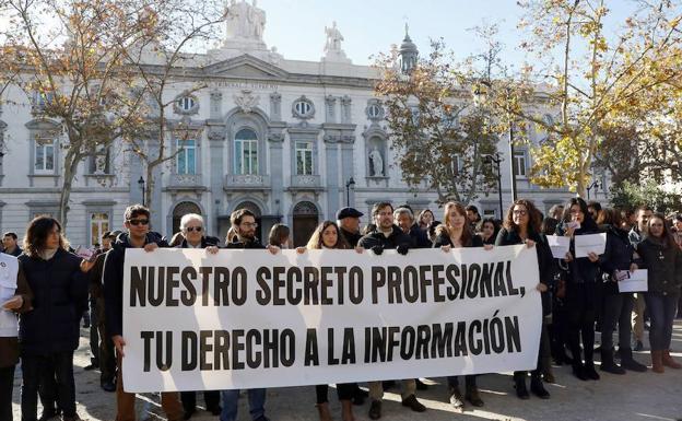 El juzgado entrega este viernes los móviles requisados a dos periodistas en el 'caso Cursach'