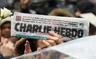 Charlie Hebdo denuncia el regreso del oscurantismo cuatro años después del atentado