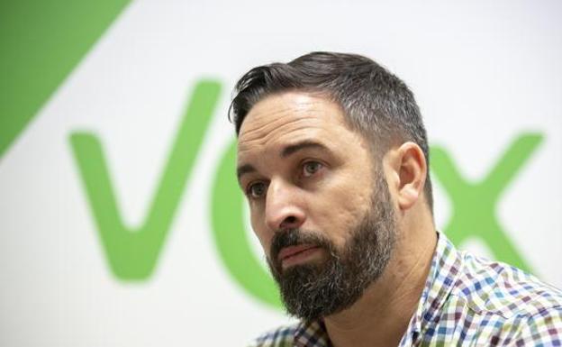 Vox pone al PP contra las cuerdas con una propuesta que recorta la autonomía andaluza