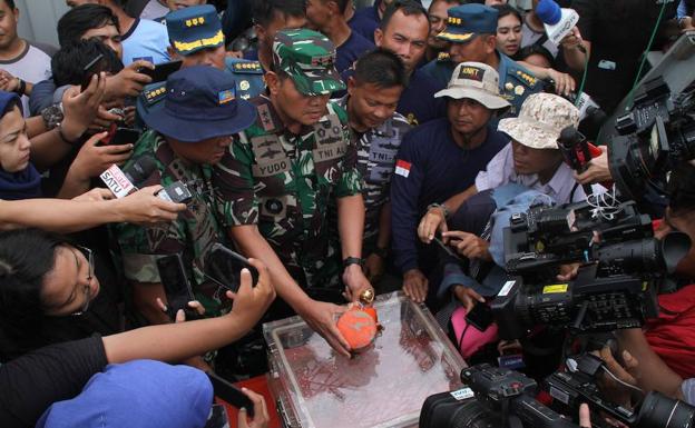 Recuperan la segunda caja negra del vuelo de Lion Air que se estrelló en Indonesia