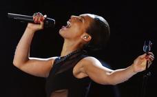 La cantante Alicia Keys presentará la ceremonia de los Grammy