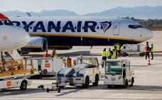 Ryanair vuelve a rebajar su previsión de beneficios