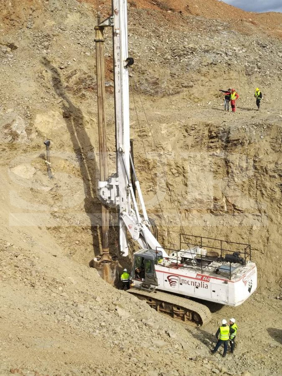 Avanza el túnel vertical para llegar hasta Julen