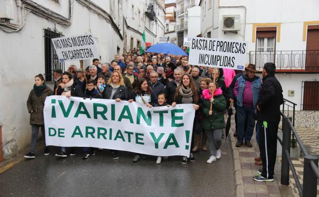 Cerca de 400 vecinos piden a la Junta que termine la variante de Arriate