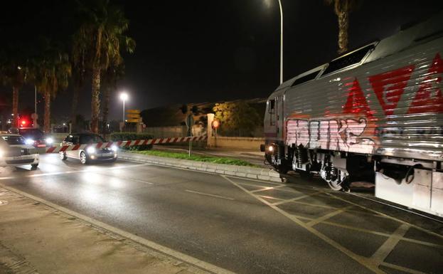 Un tren con contenedores viaja por primera desde el Puerto de Málaga hasta Madrid