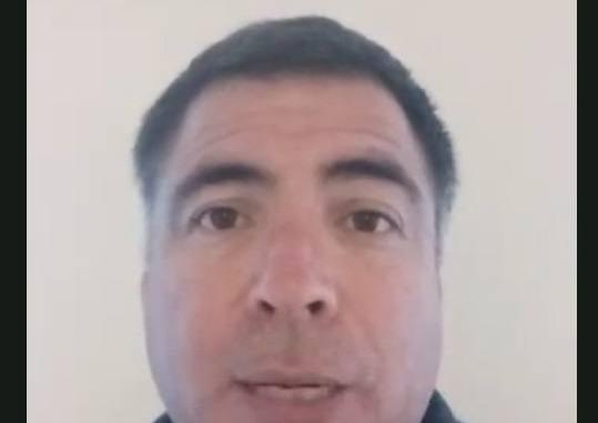 El inventor de la cápsula de rescate de los mineros chilenos envía un mensaje de ánimo y ofrece su ayuda