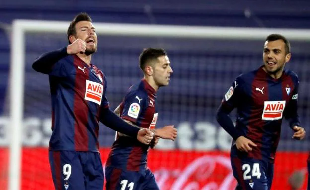 El Eibar respira ante un Espanyol que no levanta cabeza
