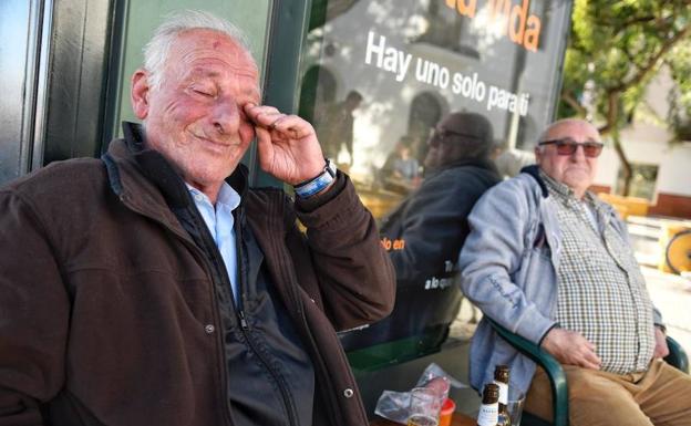 El Palo, un barrio paralizado por el rescate de Julen