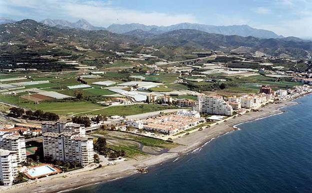 Arranca el proyecto pionero para regenerar con escombros las playas de Vélez-Málaga